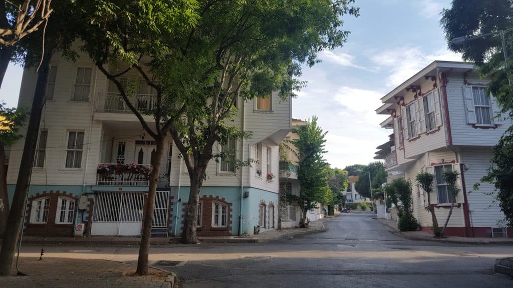Mirasyedi Adalılar